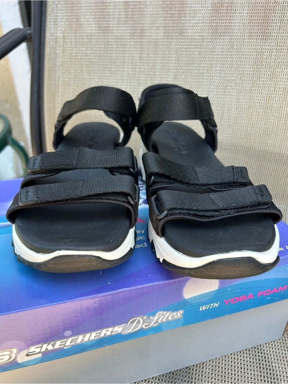 Skechers D Lites size 9 Fresh Catch Yoga Foam Sandals in White Black platform